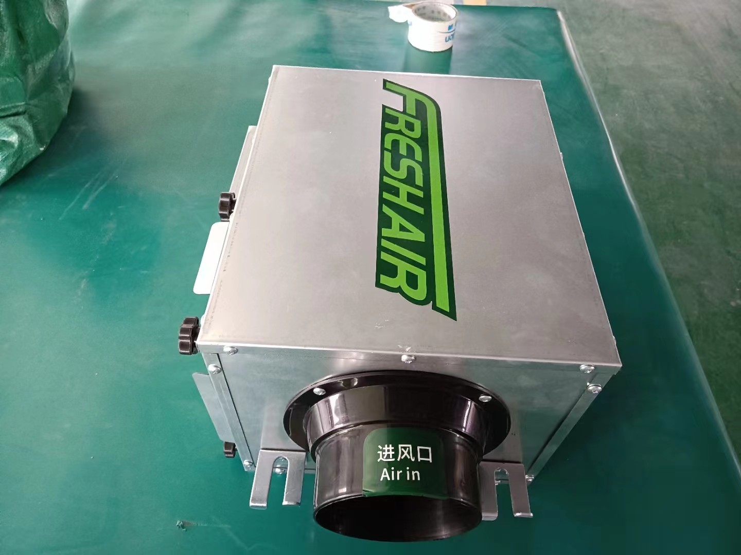 如何安装单向流新风机的排风口